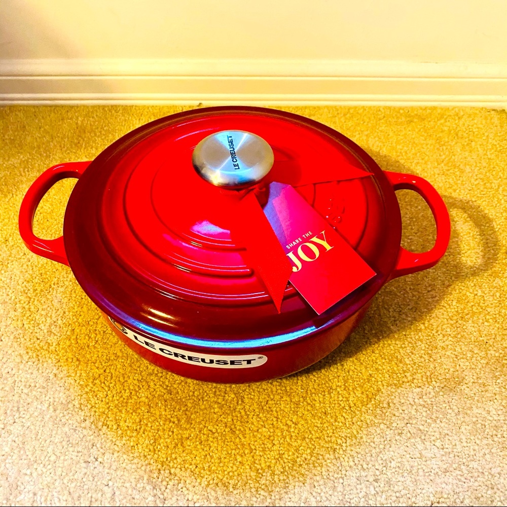 Le Creuset new 24 Red 4.5qt cast iron